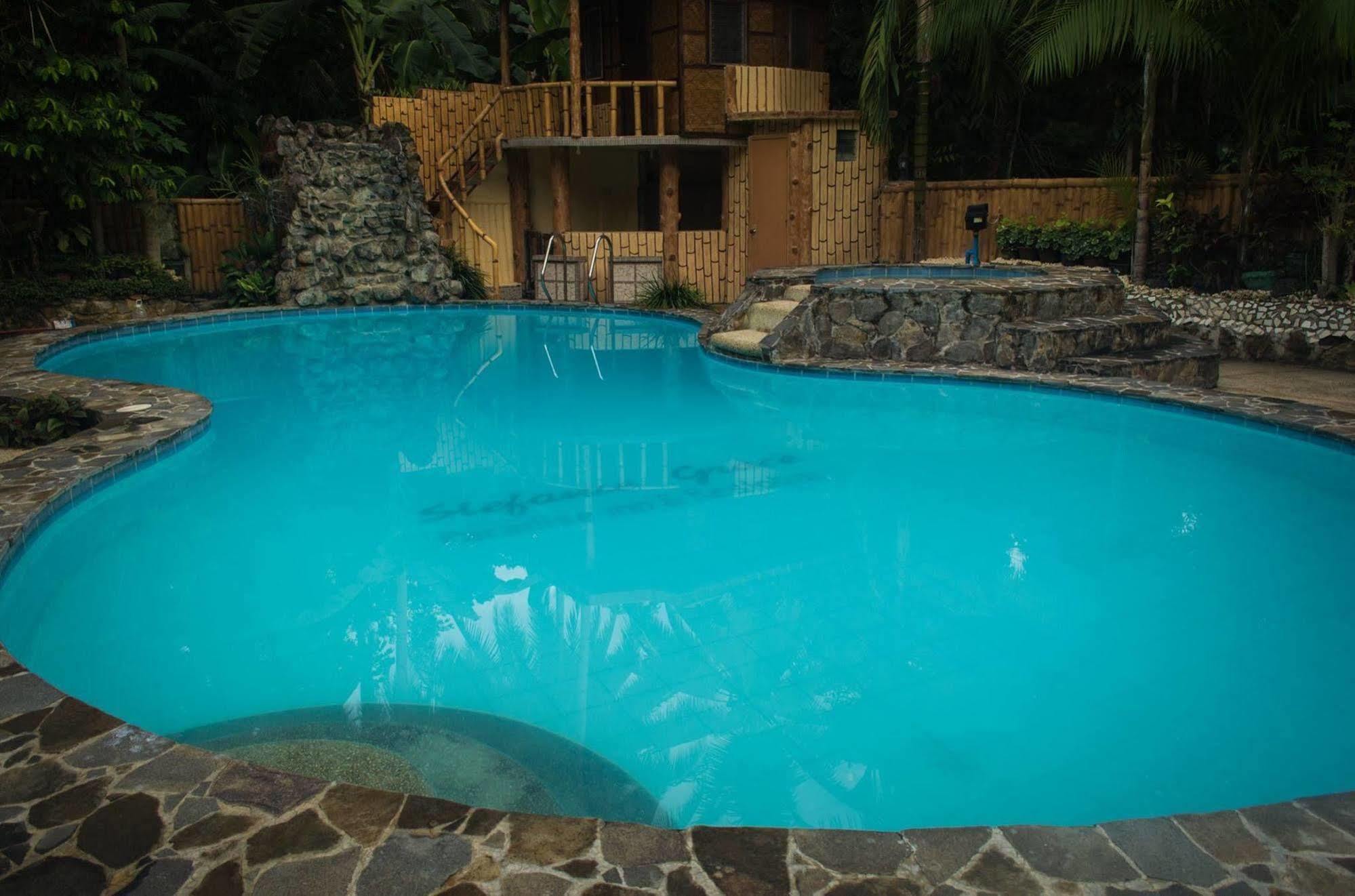 Stefanie Grace Paradise Inn لوبوكْ المظهر الخارجي الصورة